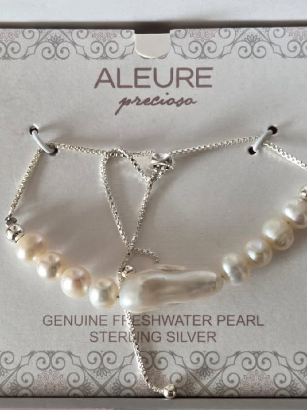 BRAND NEW, ALEURE PRECIOSO, GENUINE FRESH WATER PEARLS BRACELET!!!